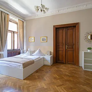 For Celebrations Spacious 3bdr With Balcony Appartement Praag